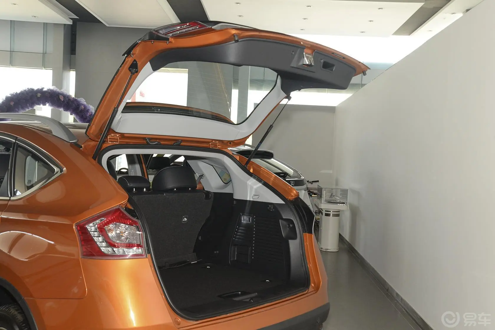 优6 SUV1.8T 自动 时尚升级型行李厢开口范围