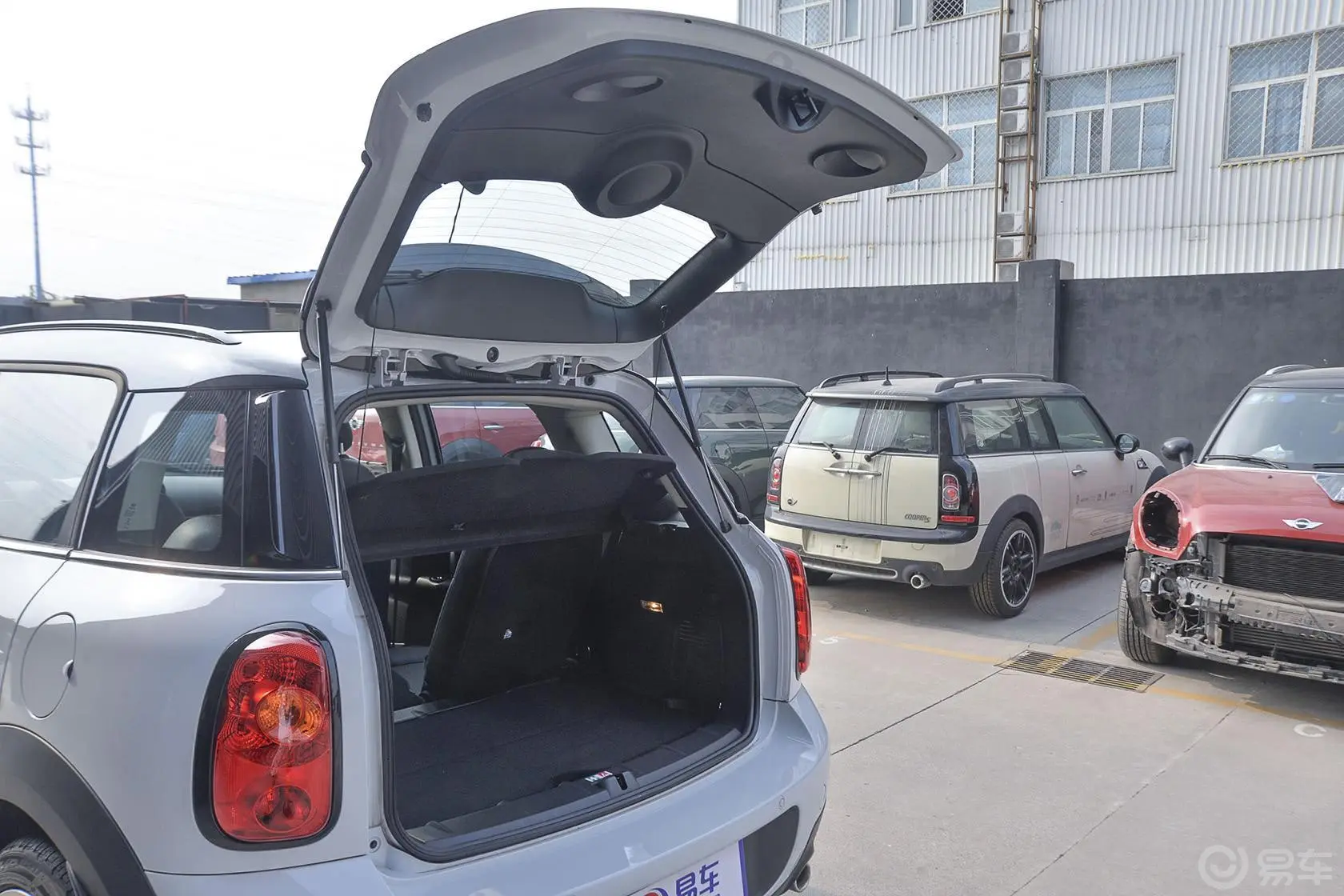 MINI COUNTRYMAN1.6T COOPER All 4 Excitement 装备控行李厢开口范围