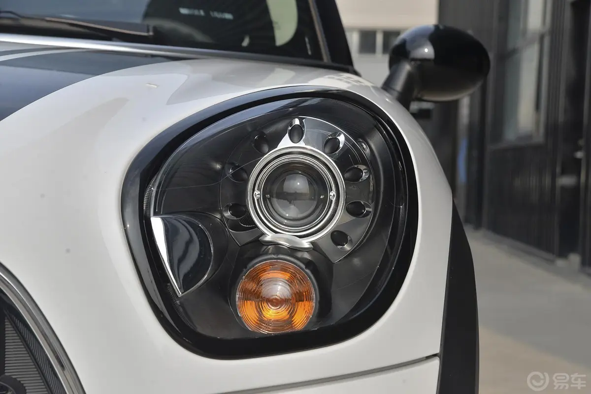 MINI COUNTRYMAN1.6T COOPER All 4 Excitement 装备控外观