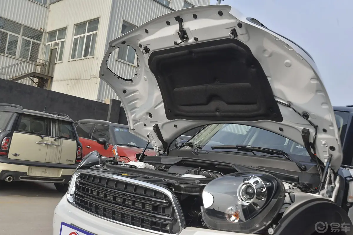 MINI COUNTRYMAN1.6T COOPER All 4 Excitement 装备控发动机盖开启