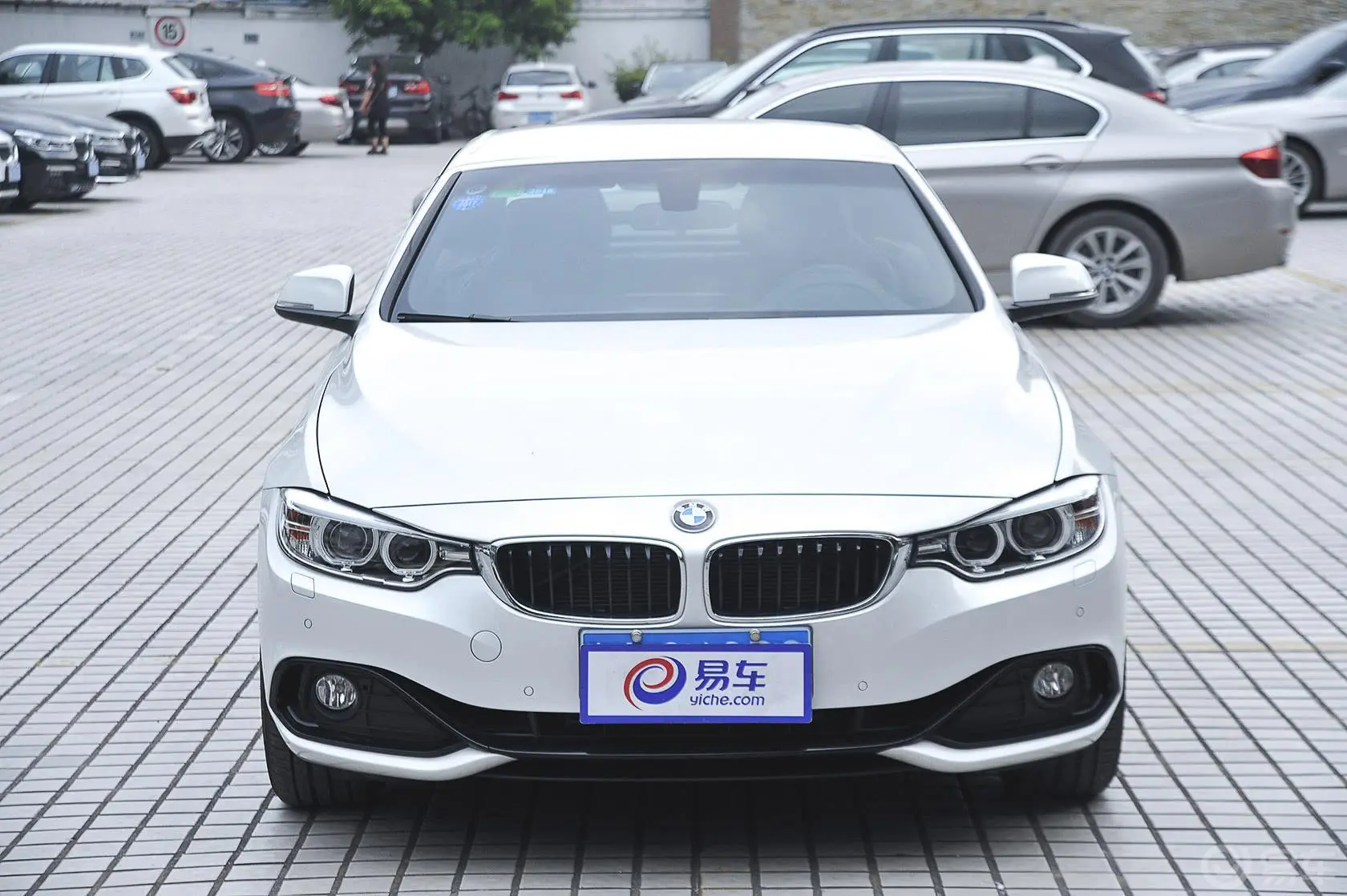 宝马4系敞篷轿跑车 428i xDrive 设计套装型正前水平