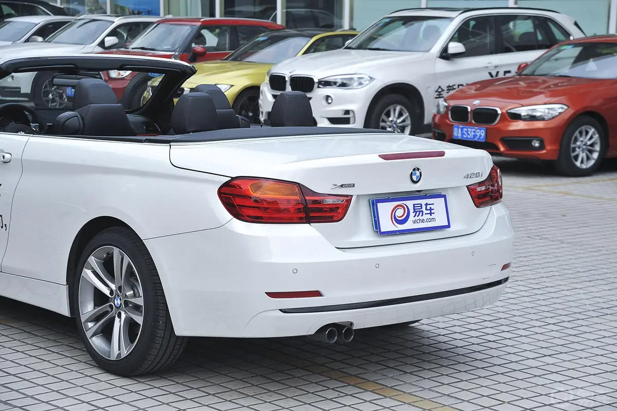 宝马4系敞篷轿跑车 428i xDrive 设计套装型外观