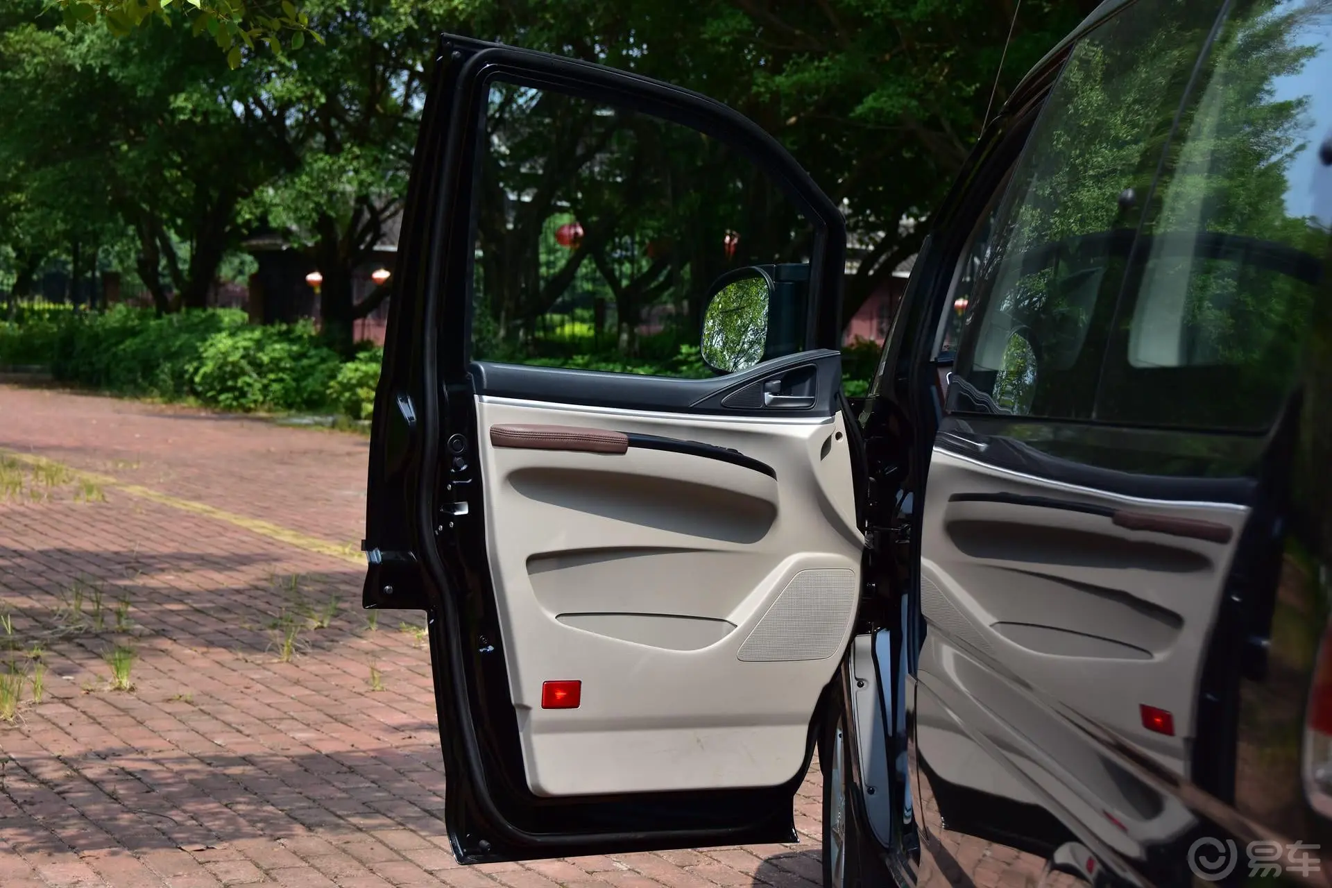 菱智M5 1.6L 手动 豪华版驾驶员侧前车门