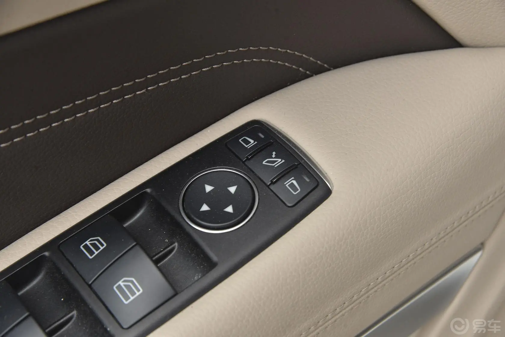 奔驰E级(进口)E260 Coupe 敞篷版外后视镜控制键