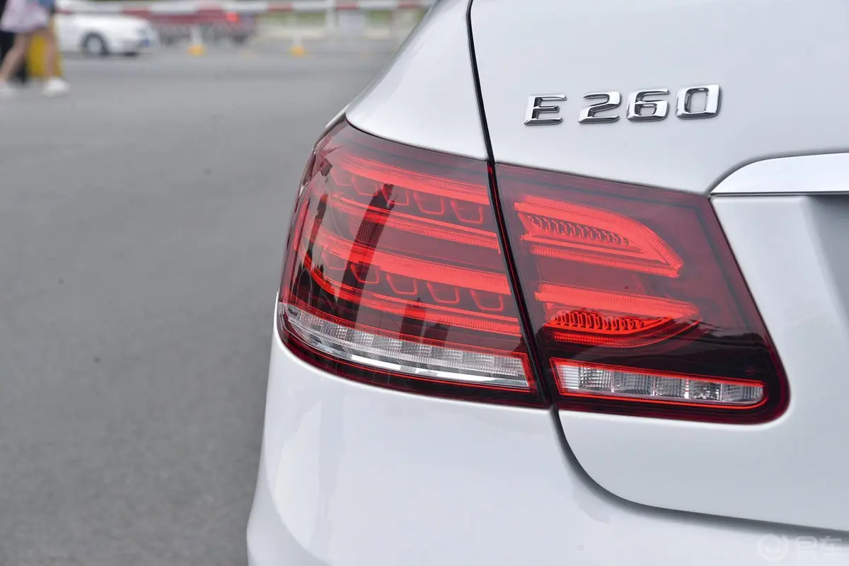 奔驰E级(进口)E260 Coupe 敞篷版外观