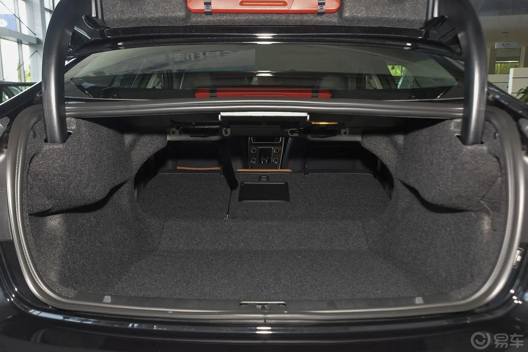 沃尔沃S60T4 智远版行李箱空间