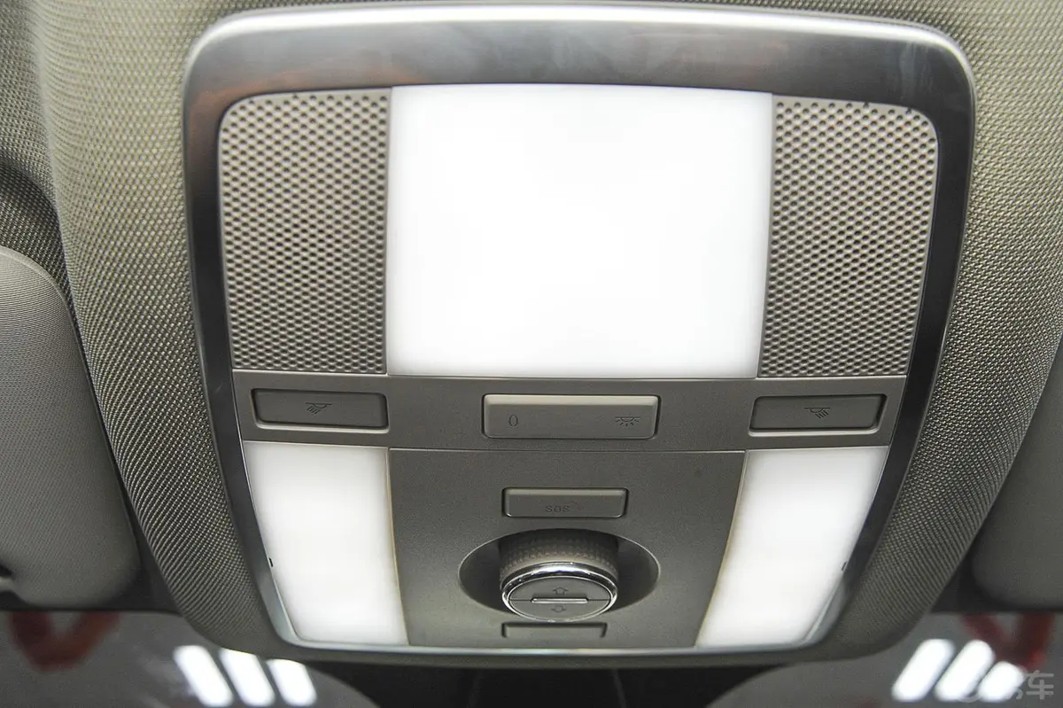 众泰T600家用版 2.0T 手动 尊贵版前排车顶中央控制区