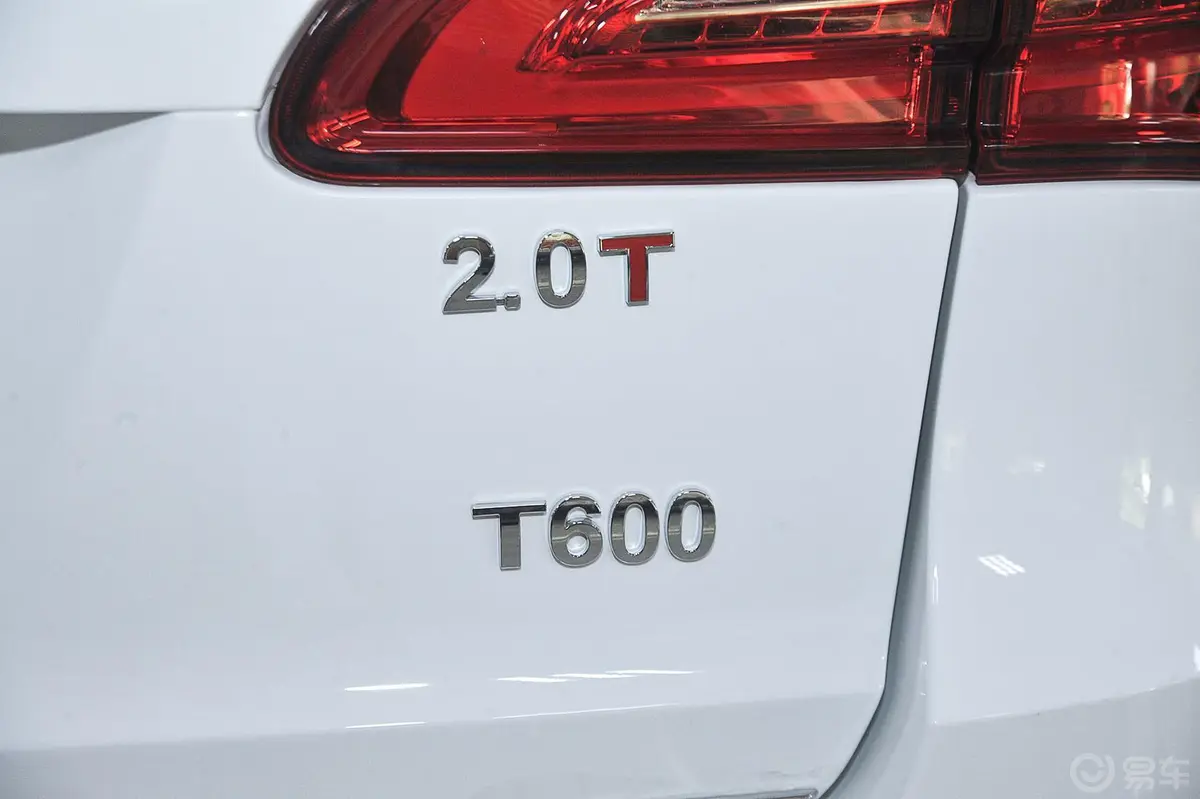 众泰T600家用版 2.0T 手动 尊贵版尾标