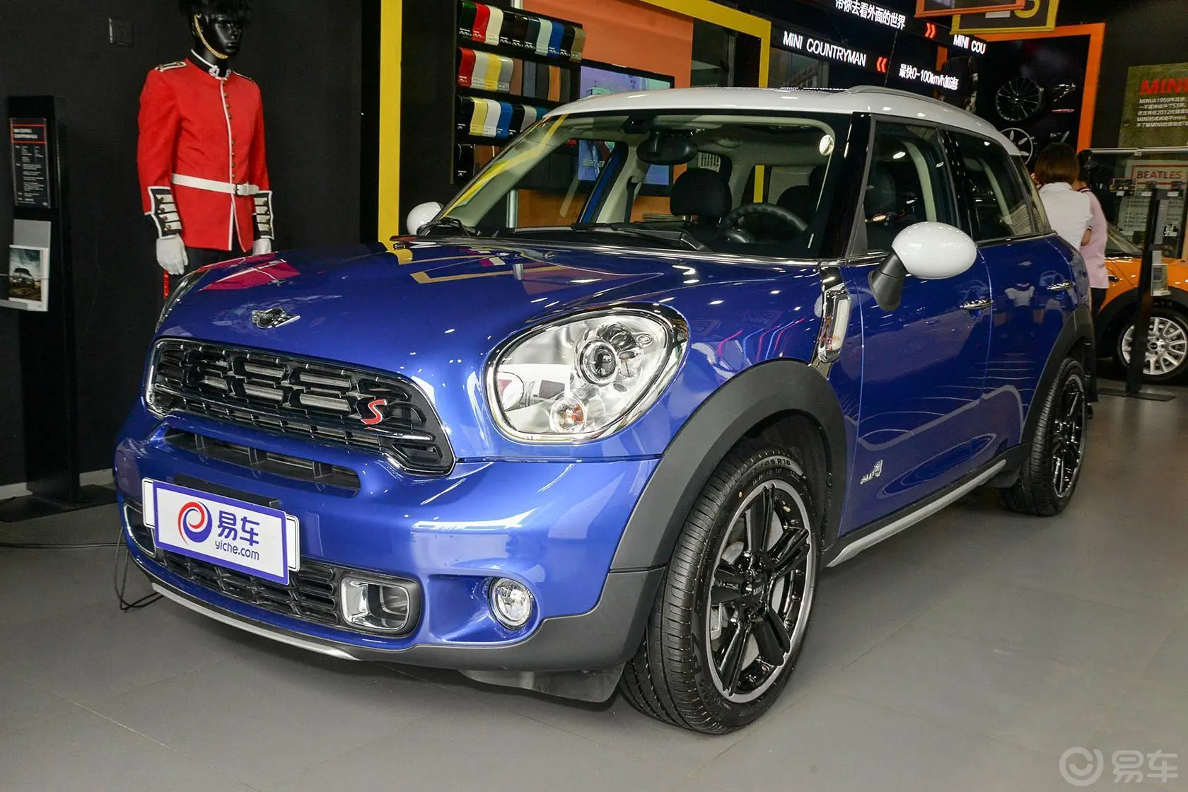 MINI COUNTRYMAN1.6T COOPER S All 4侧前45度车头向左水平