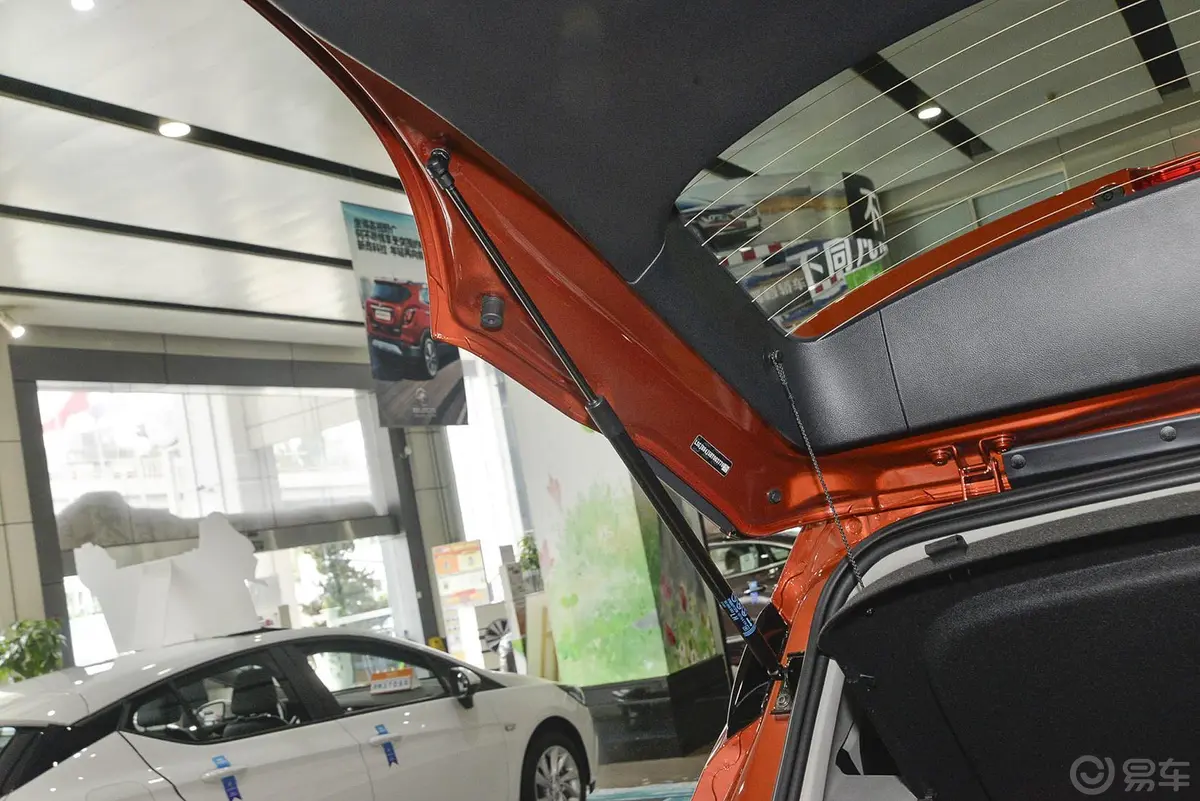 昂科拉18T 自动 两驱 都市精英型行李厢支撑杆