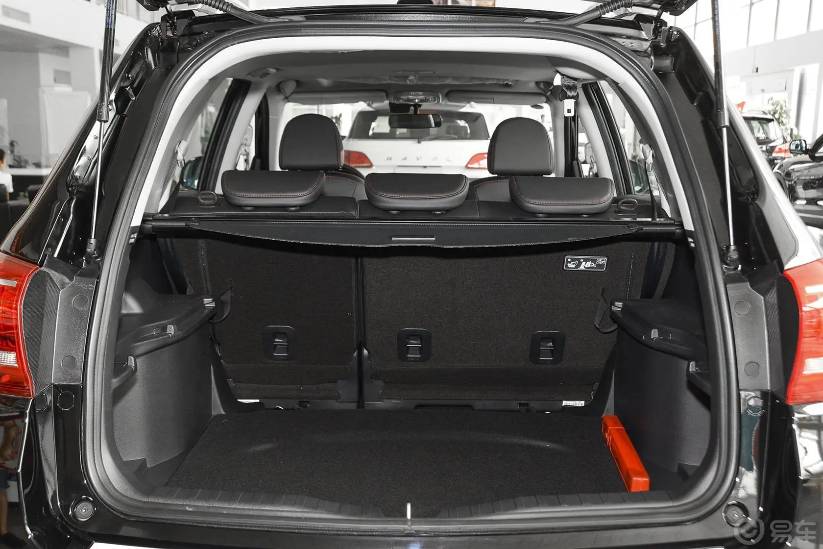 哈弗H6运动版 1.5T 手动 两驱 尊贵型行李箱空间