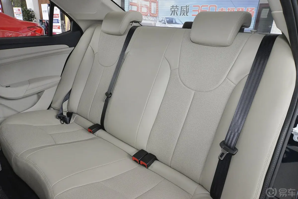 荣威3601.5L 自动 豪华版后排座椅