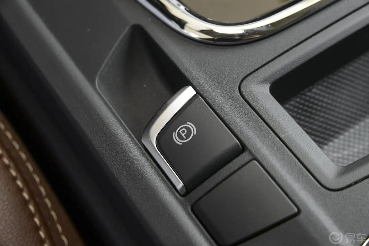比亚迪S72.0TID 手自一体 尊贵型Plus 7座 升级版驻车制动（手刹，电子，脚刹）