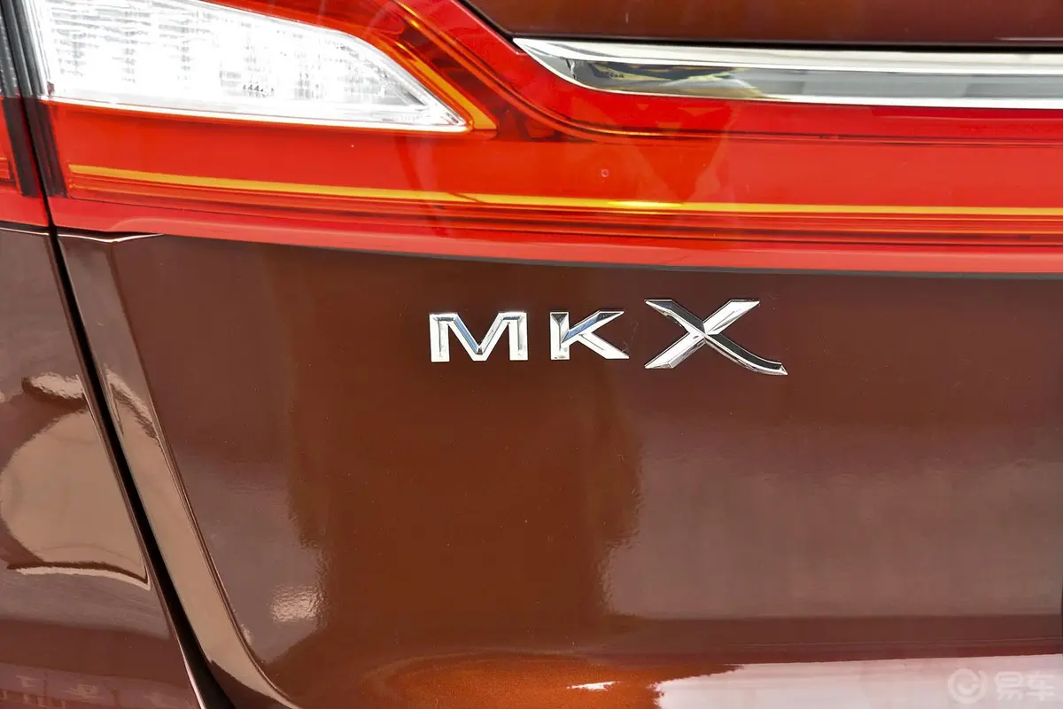 林肯MKX2.0T 四驱 尊雅版尾标