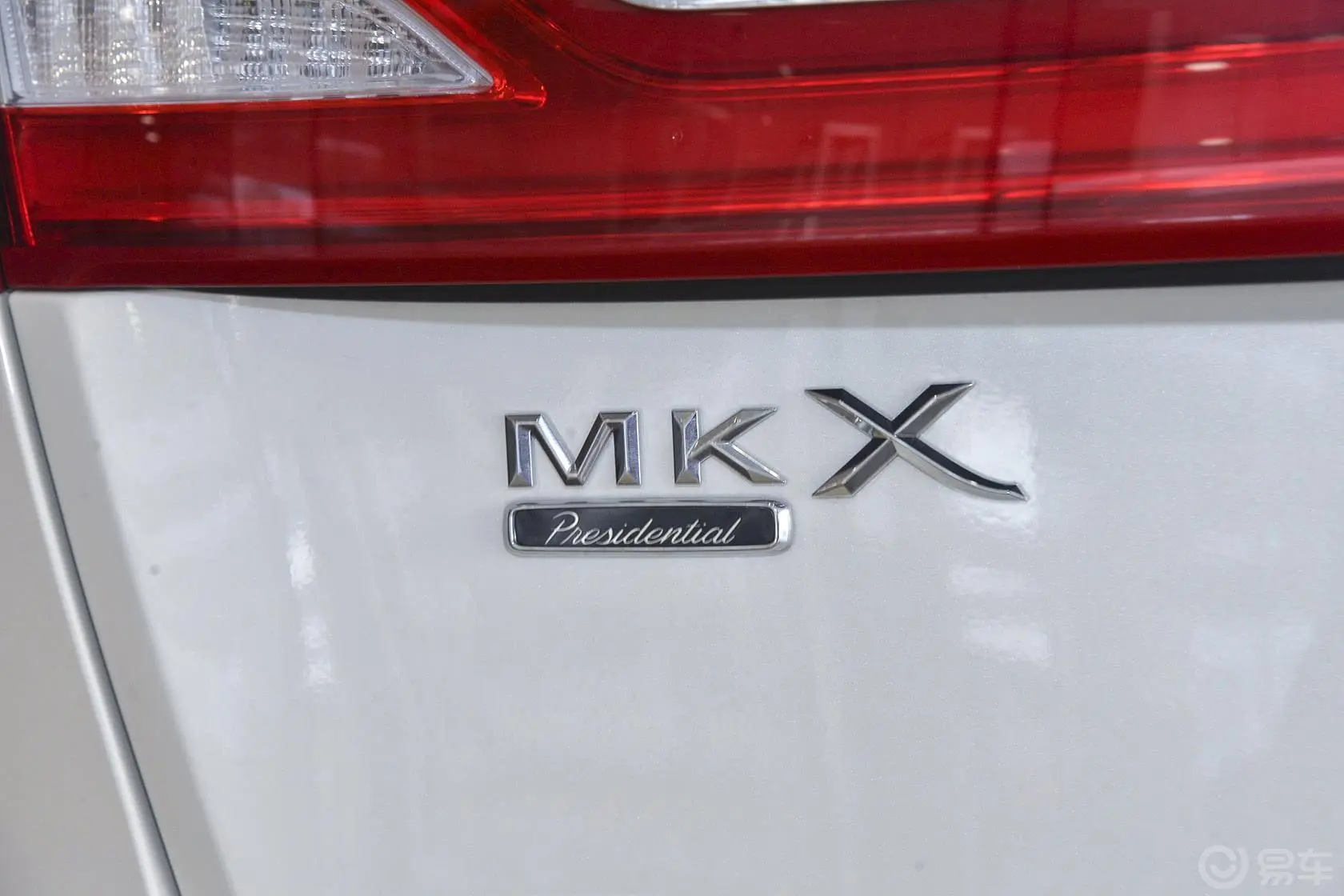 林肯MKX2.7T 四驱 总统版尾标