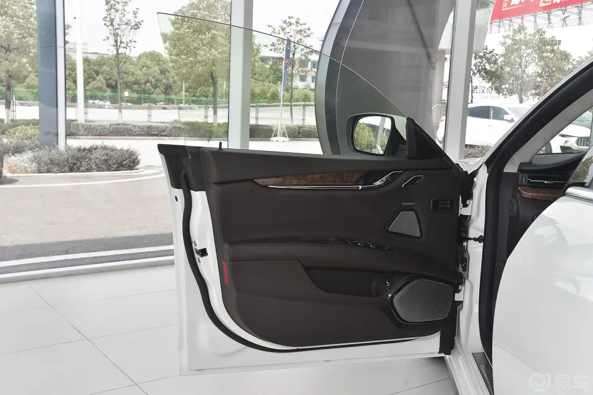 Quattroporte3.8T 标准型驾驶员侧车门内门板