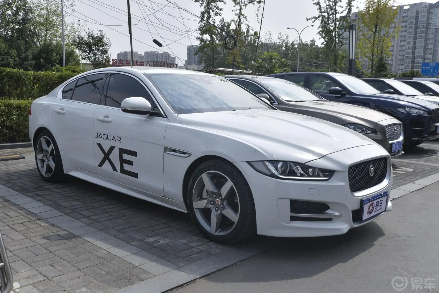 捷豹XE2.0T R-SPORT 240PS侧前45度车头向右水平