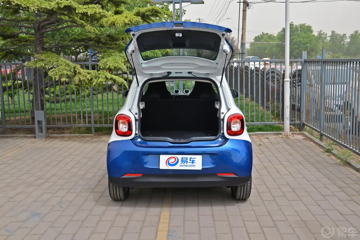 smart forfour1.0L 52千瓦灵动版空间