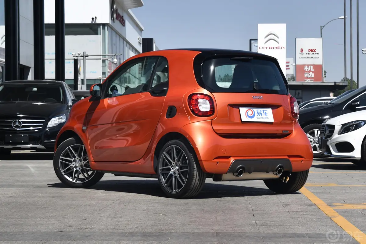 smart fortwo0.9T BRABUS Xclusive侧后45度车头向左水平