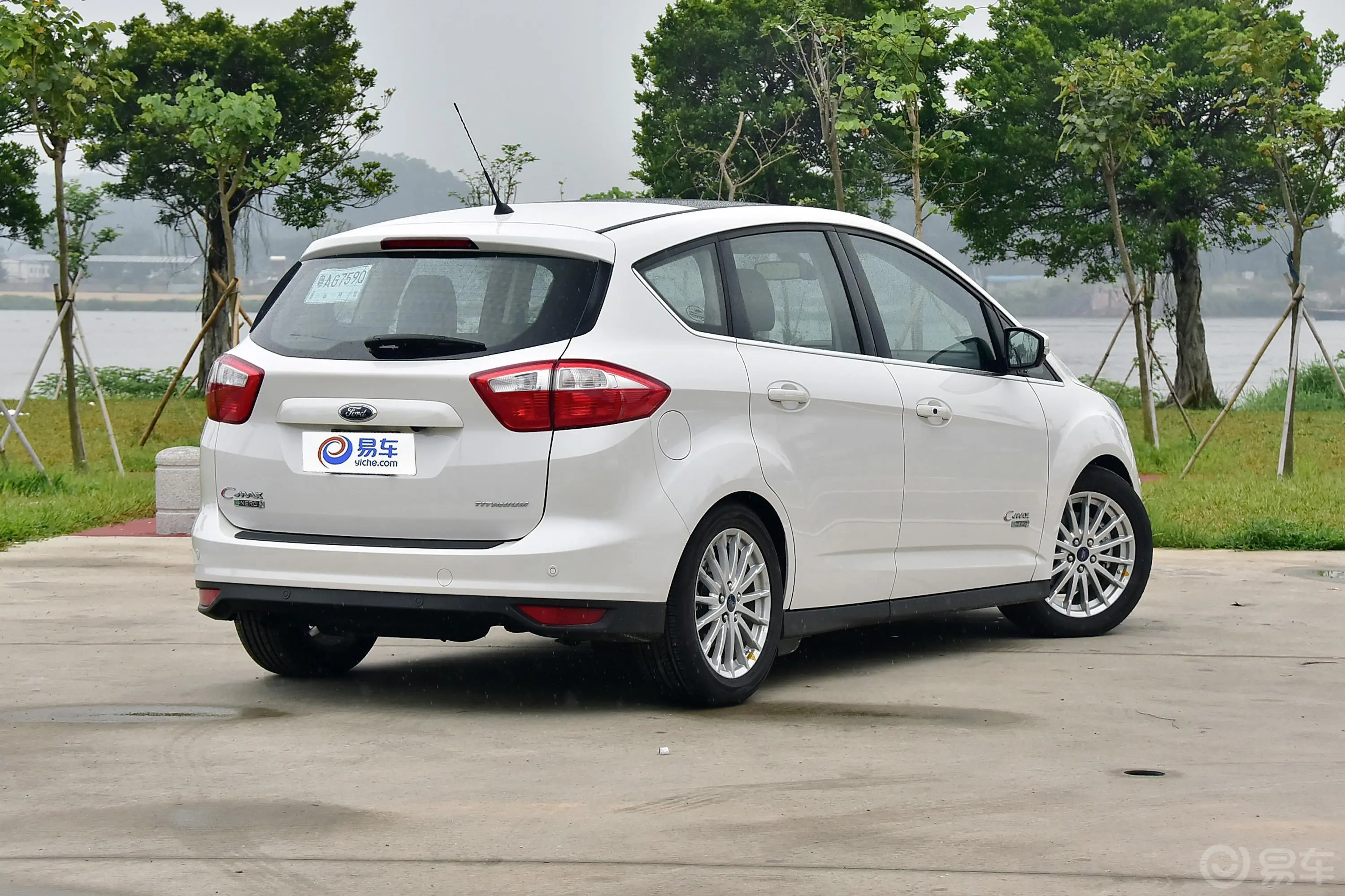 C-MAX 插电混动2.0L E-CVT Energi侧后45度车头向右水平