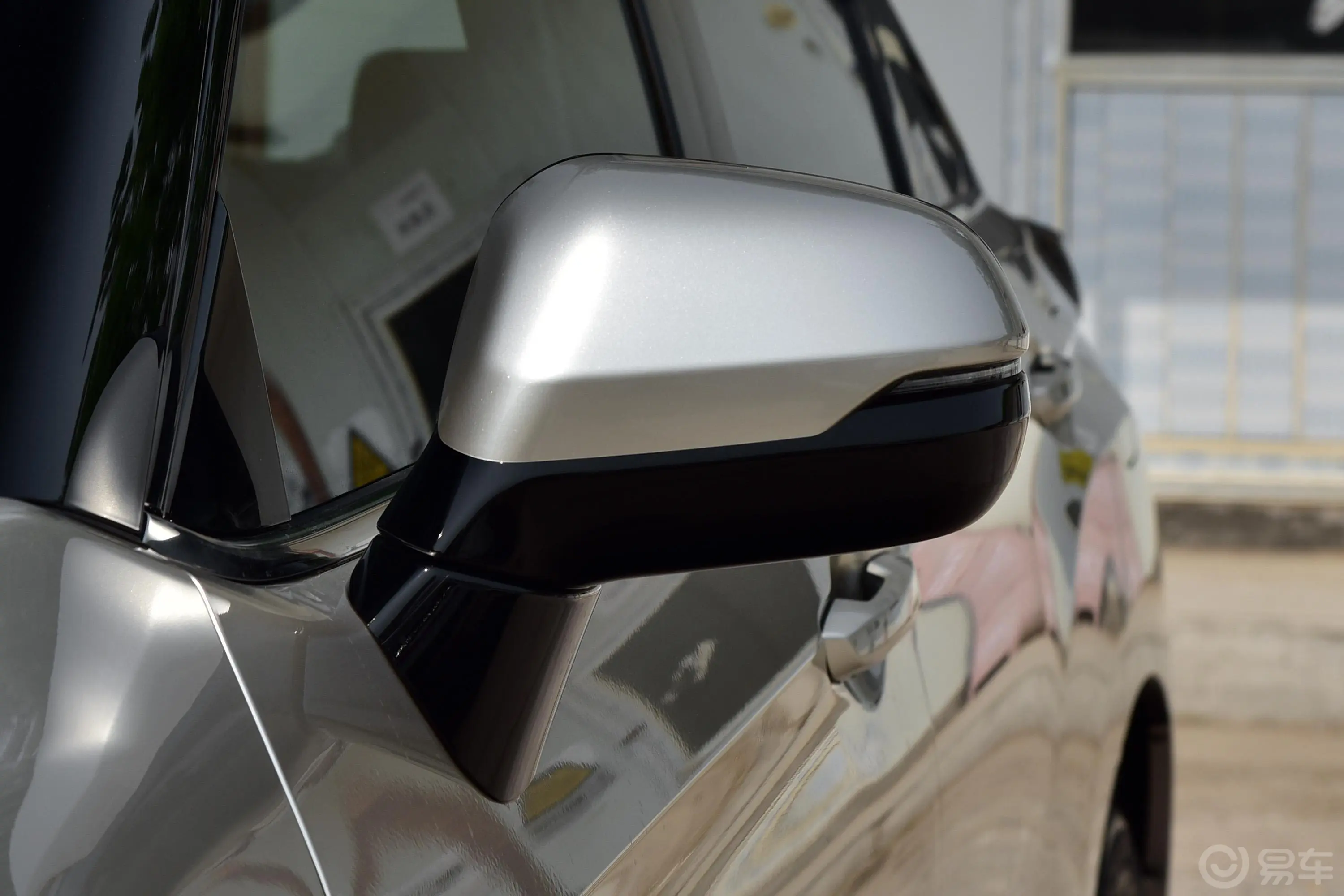 本田UR-V370TURBO 手自一体 四驱 尊享版 国V主驾驶后视镜背面