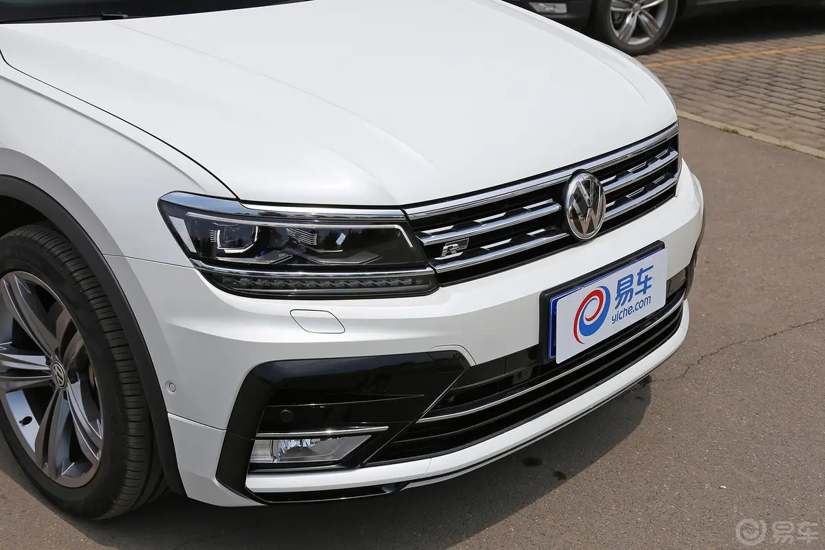 Tiguan380TSI 四驱 R-line前格栅侧俯拍