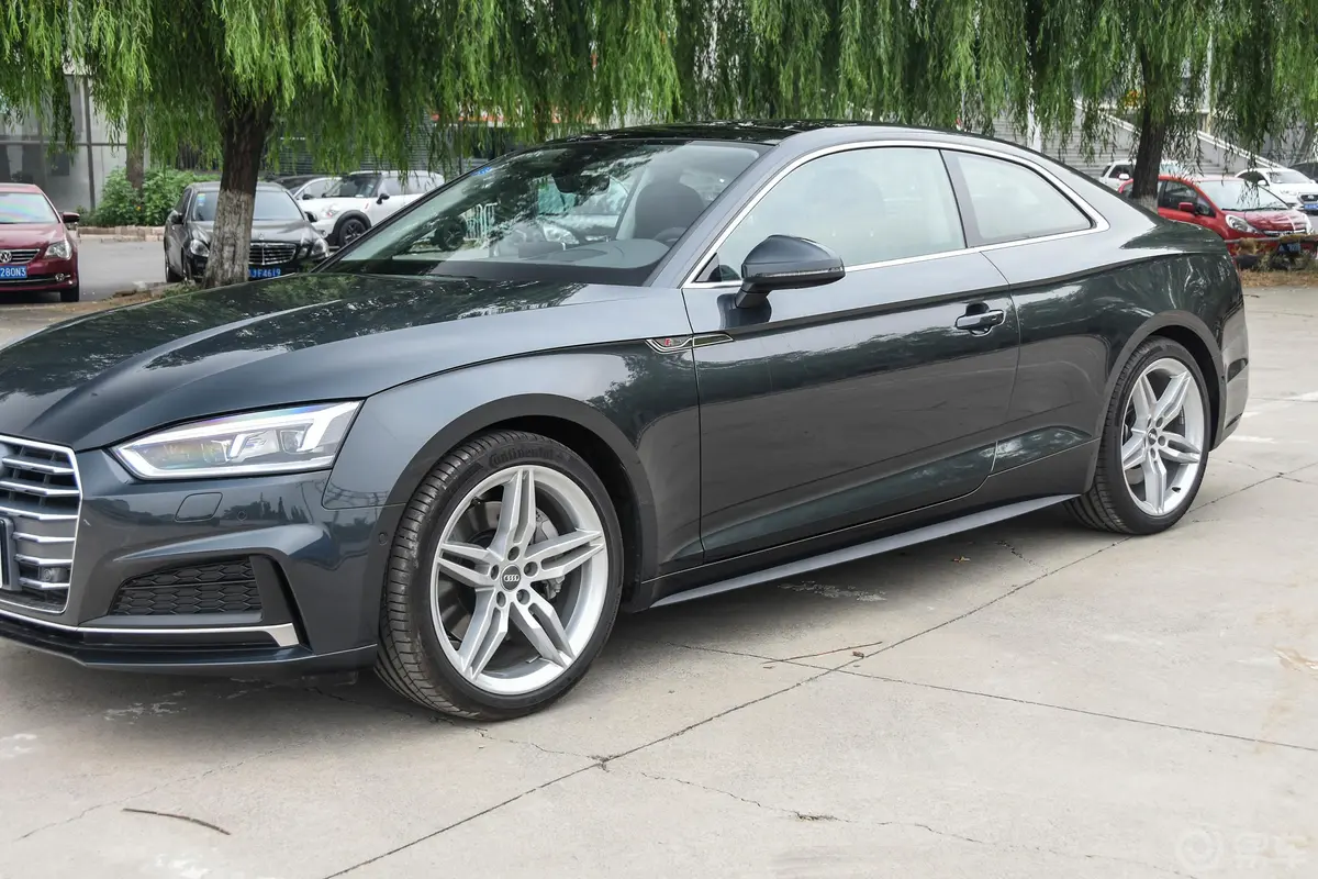 奥迪A5Coupe 45 TFSI quattro 运动版外观