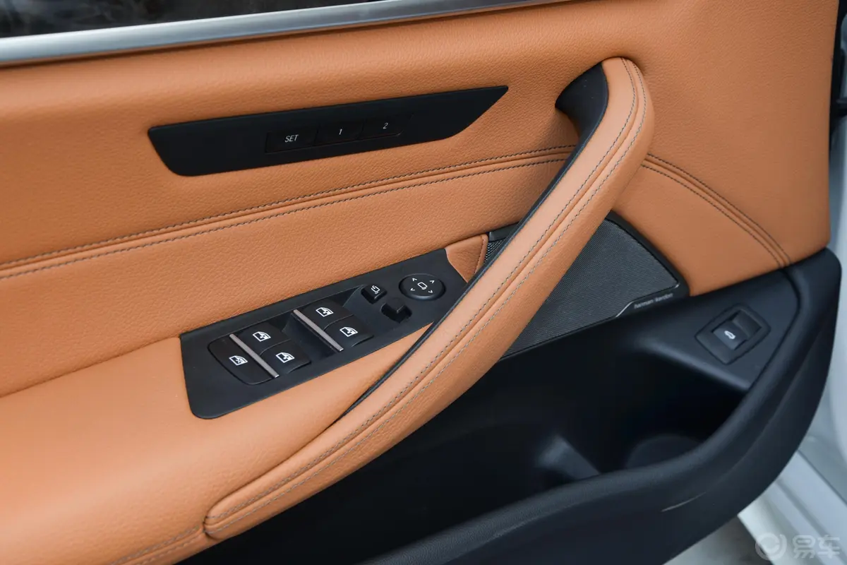 宝马5系530Li 尊享版 M运动套装车窗调节整体
