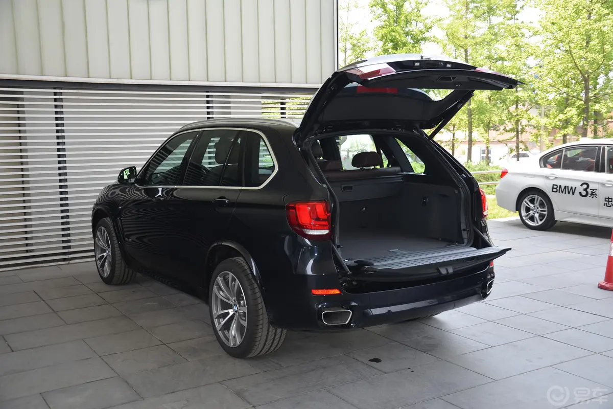 宝马X5(进口)xDrive35i M运动豪华版空间