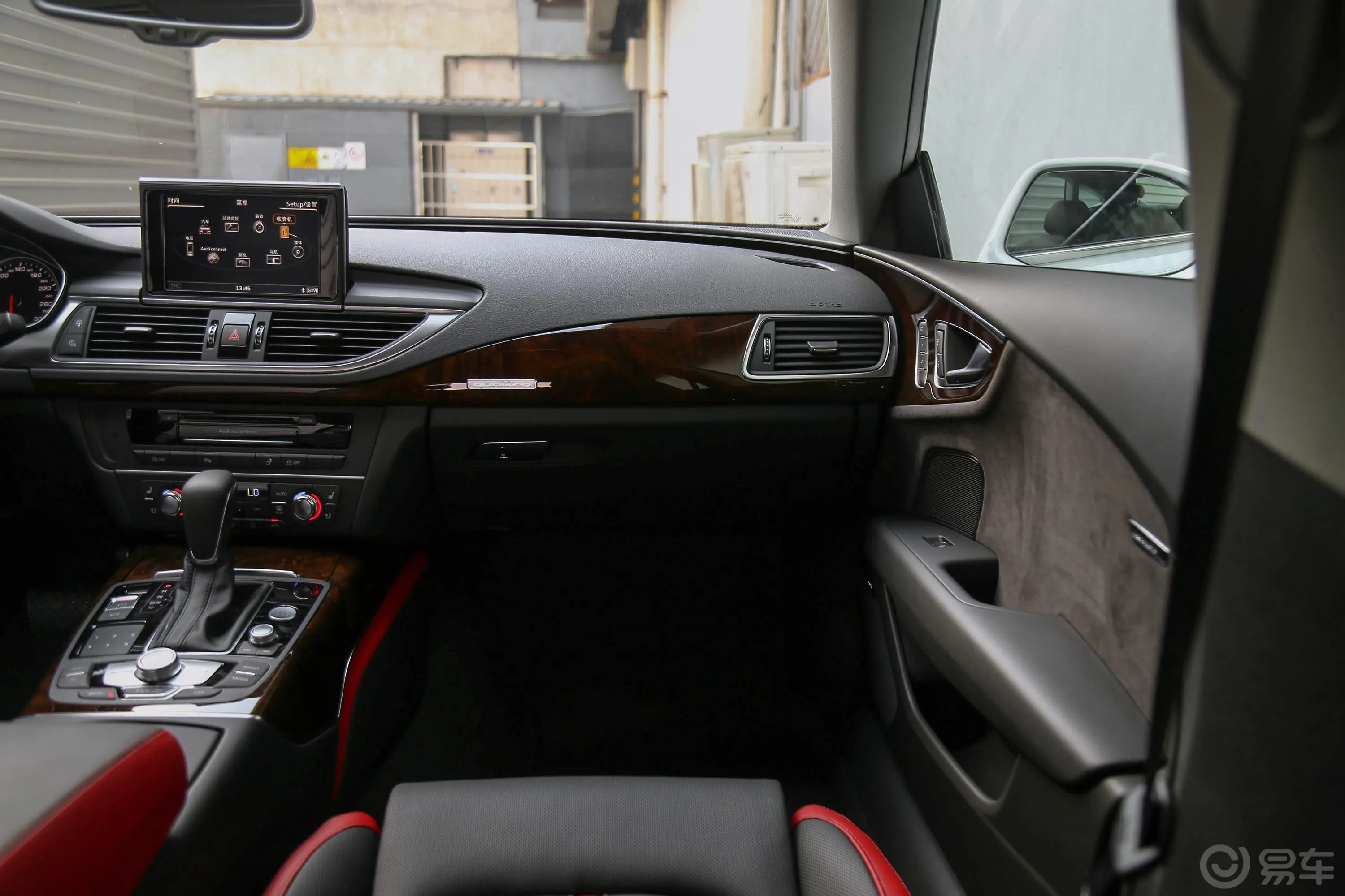 奥迪A750 TFSI quattro 舒适版副驾驶位区域