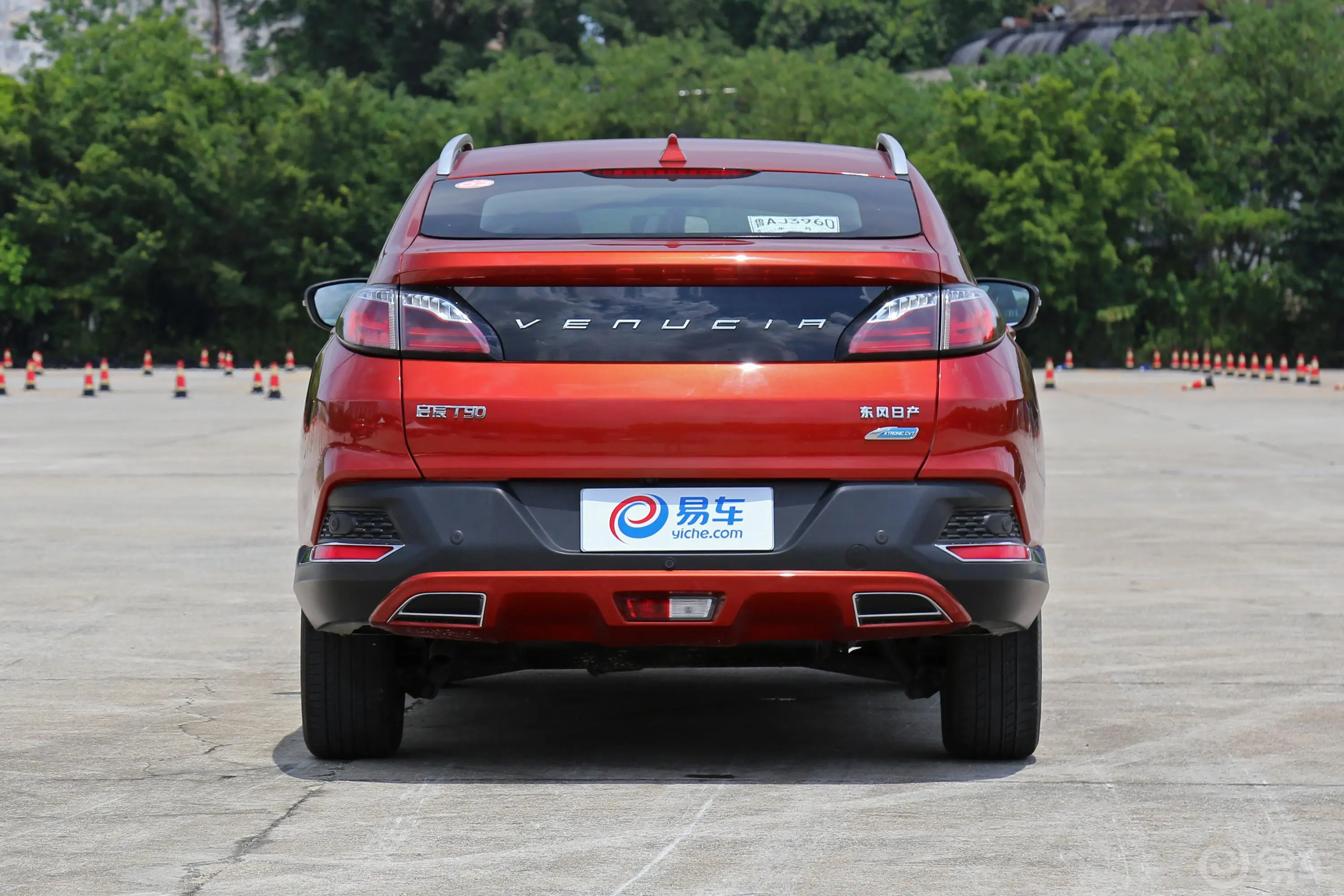 启辰T902.0L CVT 领尚版正后水平