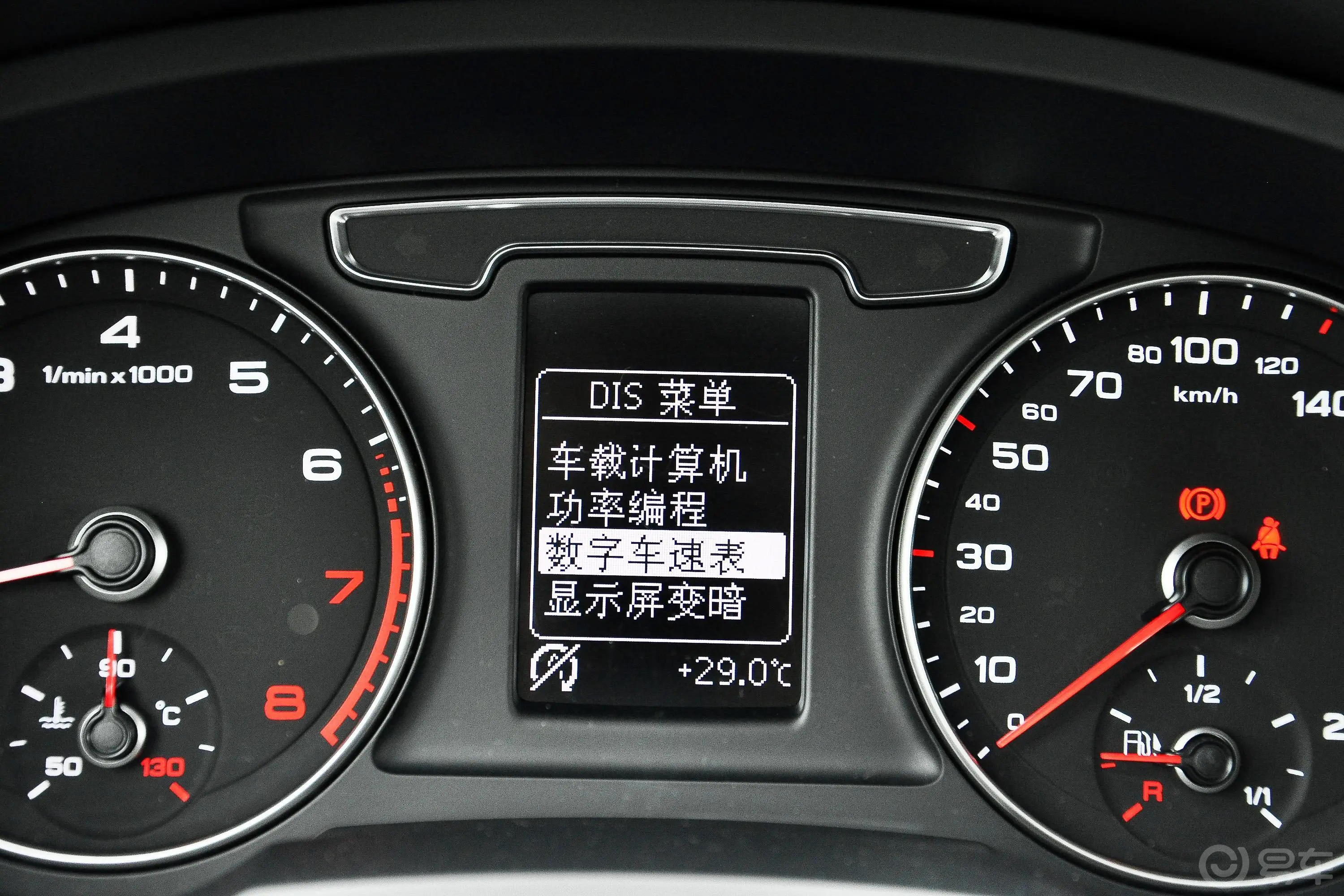 奥迪Q330 TFSI 风尚版内饰