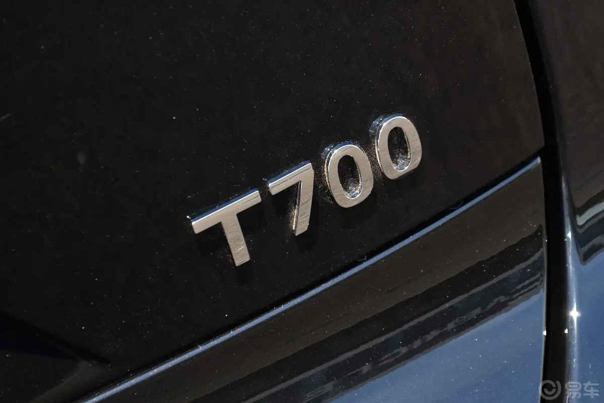 众泰T7001.8T 双离合 尊贵版外观