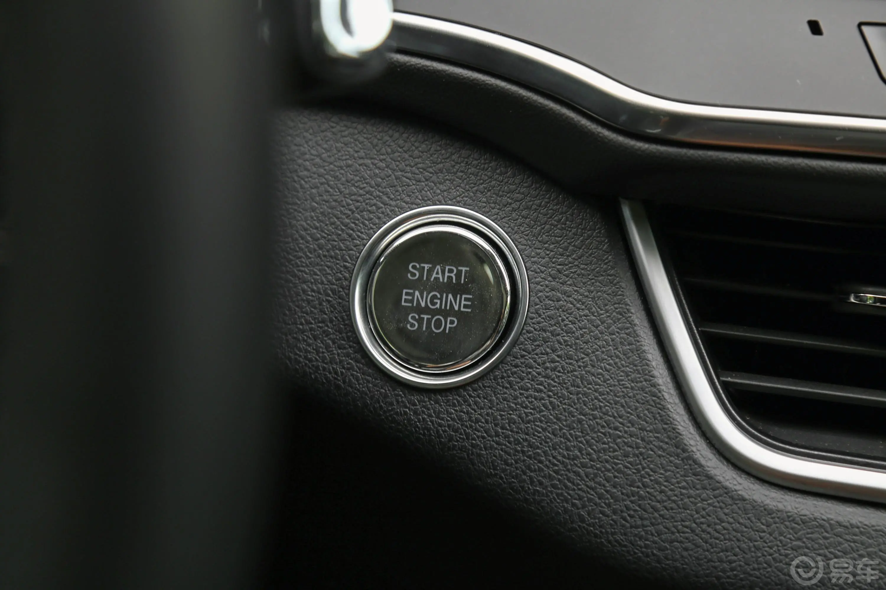 众泰T600 Coupe1.8T 双离合 旗舰版钥匙孔或一键启动按键