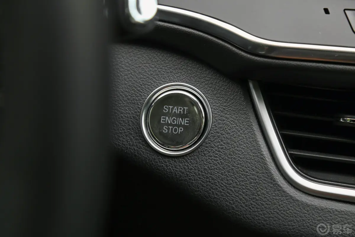 众泰T600 Coupe1.8T 双离合 旗舰版钥匙孔或一键启动按键