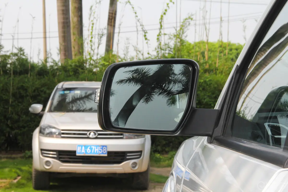 黄海·金牛(N3)2.4T 手自一体 两驱 至尊版 汽油 国V主驾驶后视镜背面