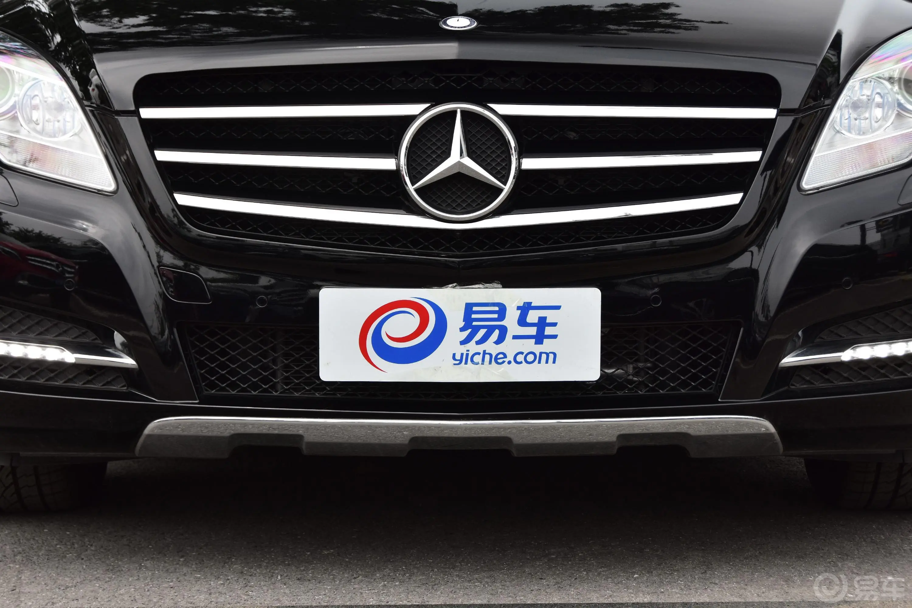 奔驰R级R 400 4MATIC 臻藏版外观