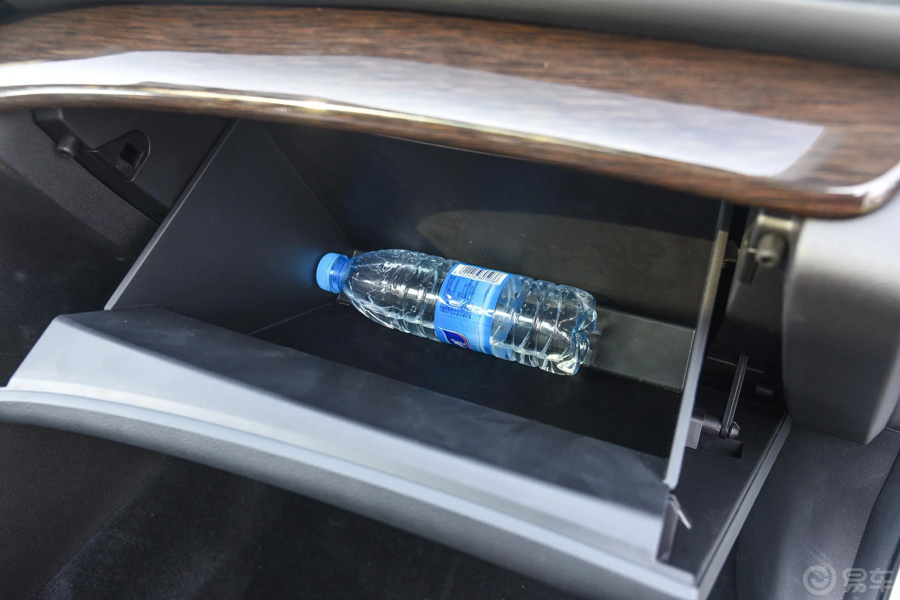 幻速S61.5T 手动 领先版手套箱空间水瓶横置