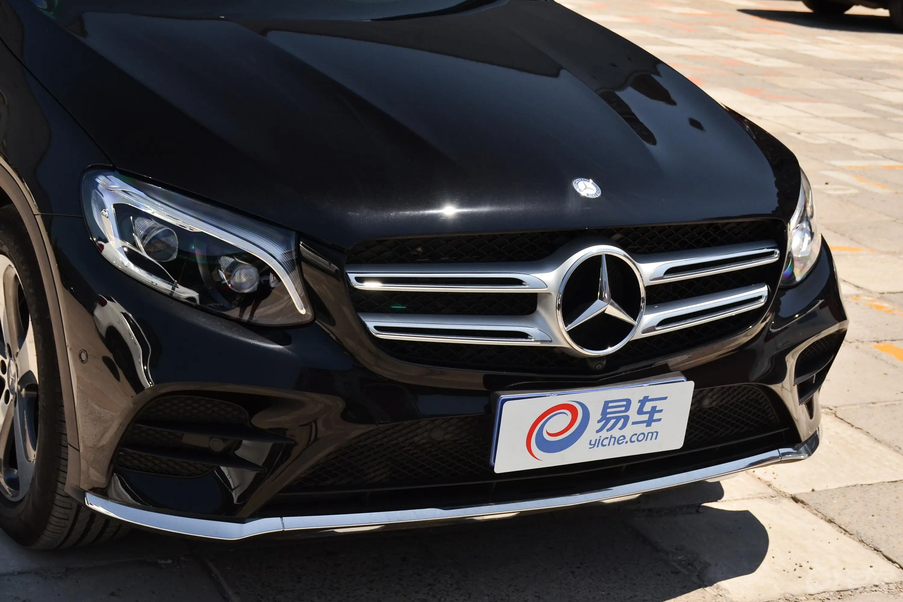 奔驰GLCGLC 300 4MATIC 动感版外观