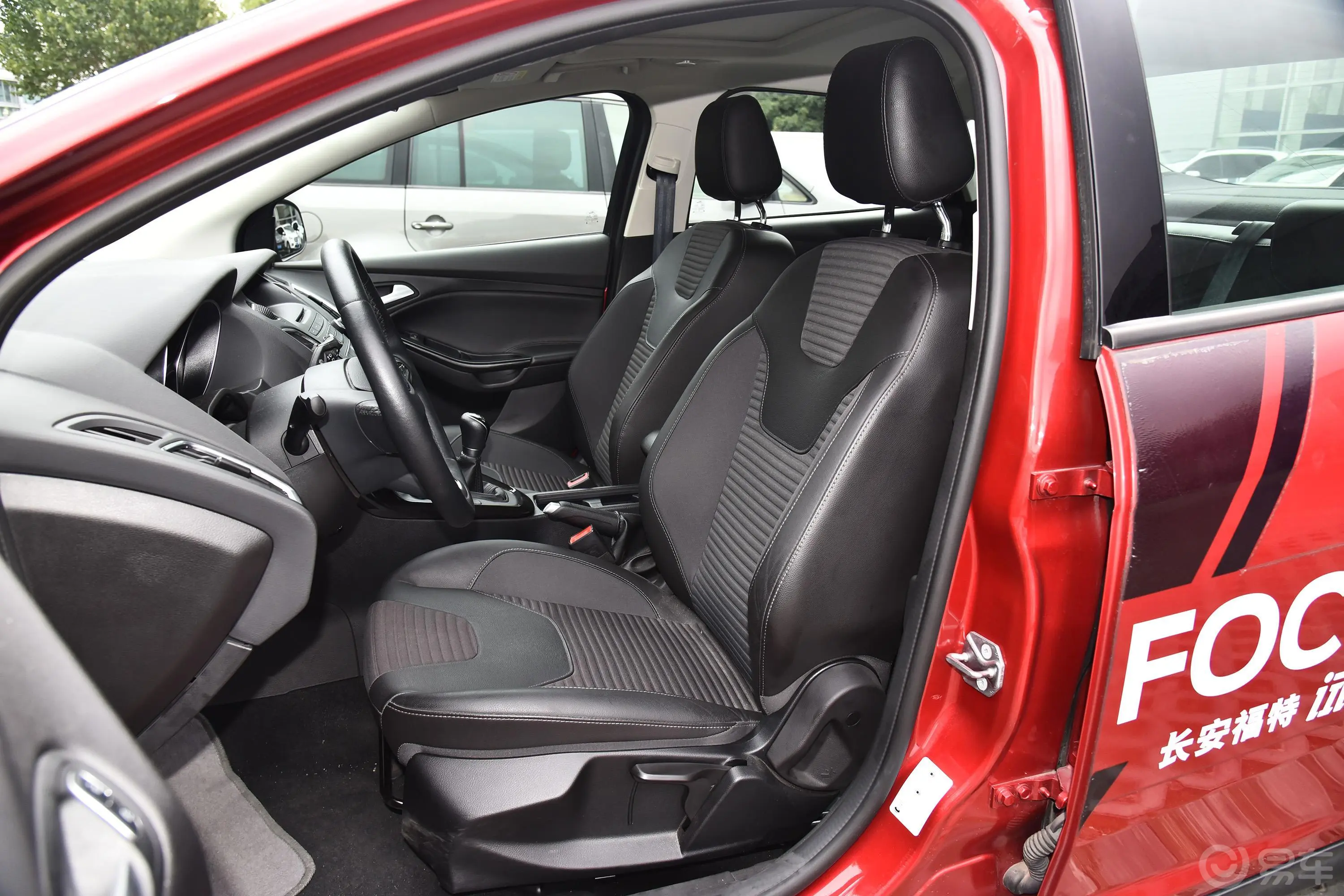 福克斯三厢 Ecoboost125 手动 超能风尚型智行版驾驶员座椅