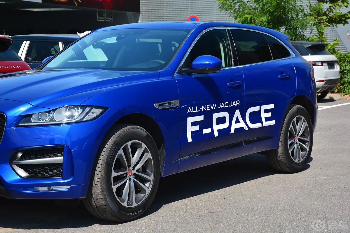 捷豹F-PACE3.0T 四驱 R-SPORT 运动版外观