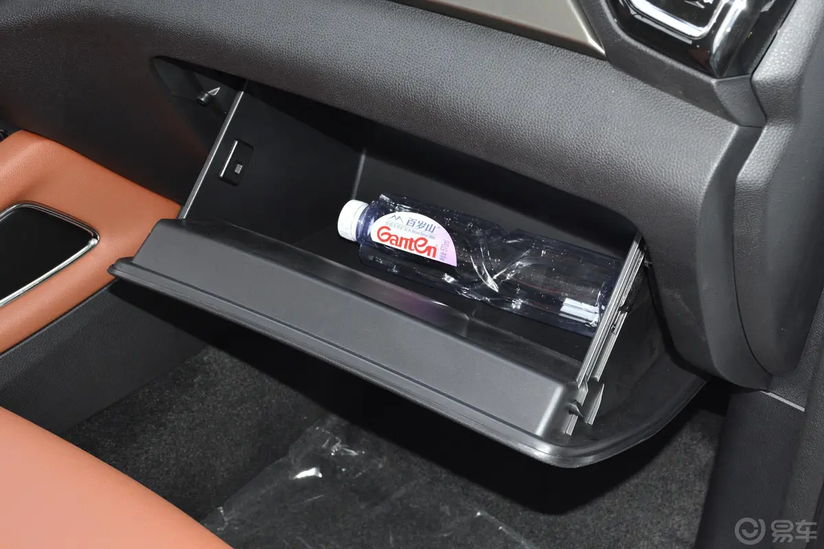 长安欧尚CX70CX70T 1.5T 手自一体 尊擎版手套箱空间水瓶横置