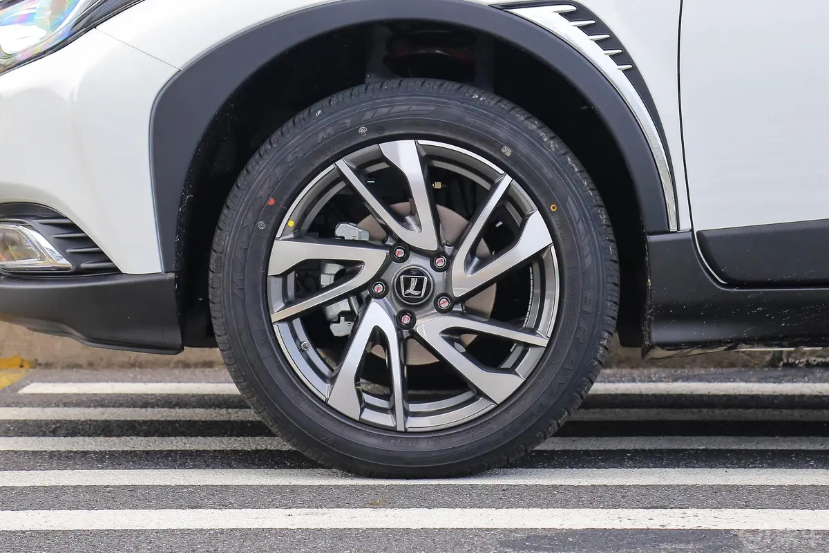 U5 SUV1.6L CVT 旗舰版前轮毂造型