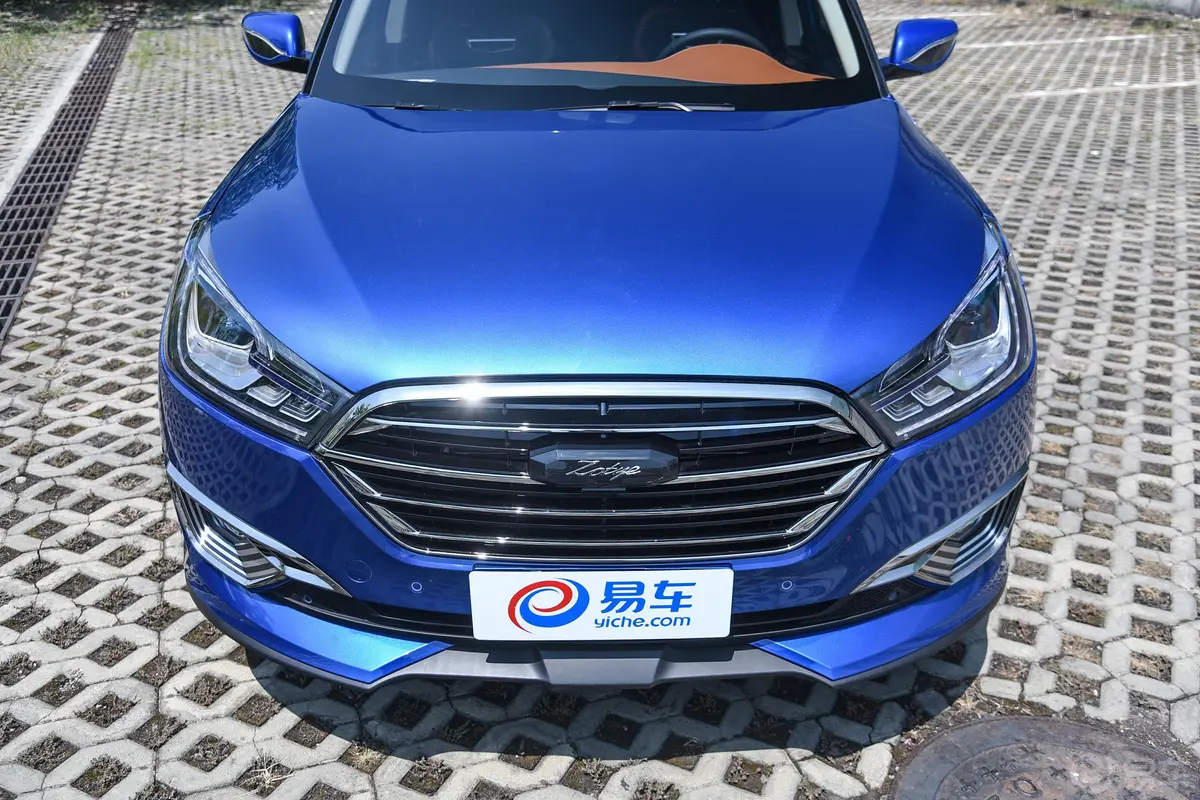 众泰T3001.5T CVT 尊贵版外观