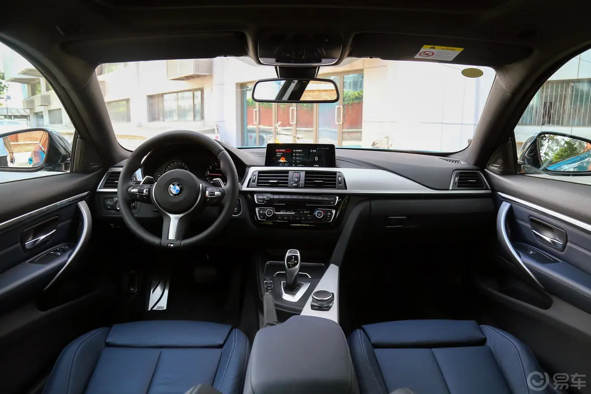宝马4系双门轿跑 440i xDrive M运动套装内饰全景正拍