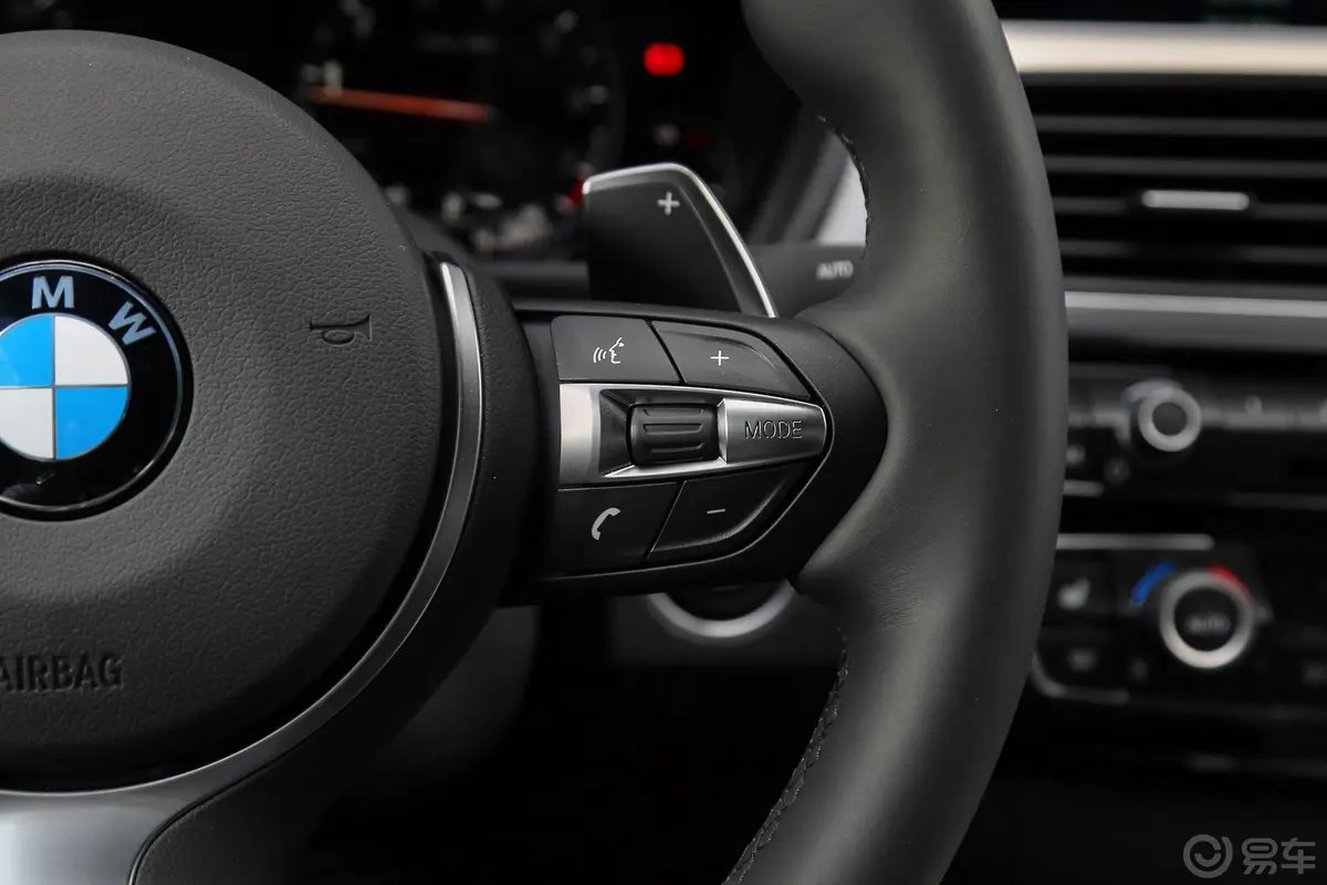 宝马4系双门轿跑 440i xDrive M运动套装右侧方向盘功能按键