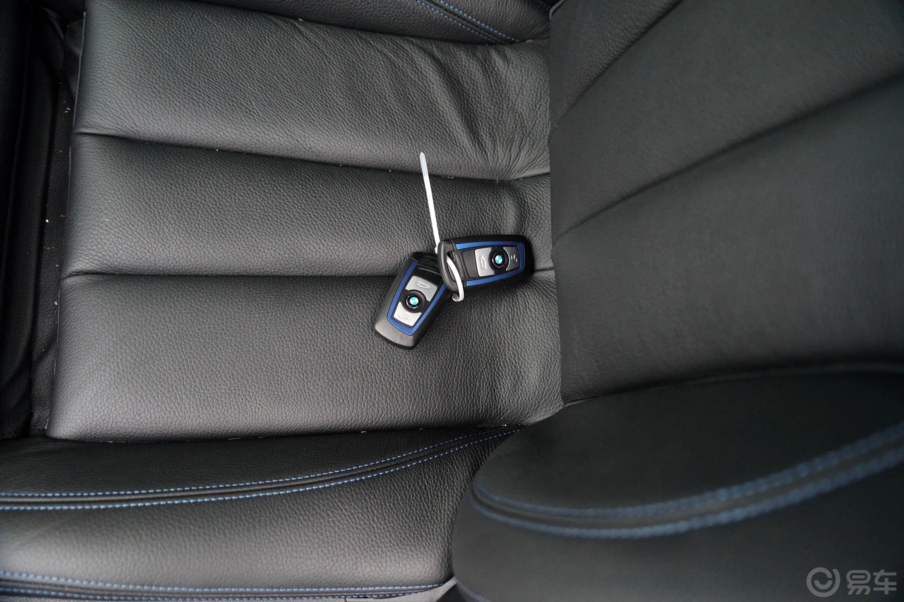 宝马4系敞篷轿跑 430i M运动套装钥匙正面