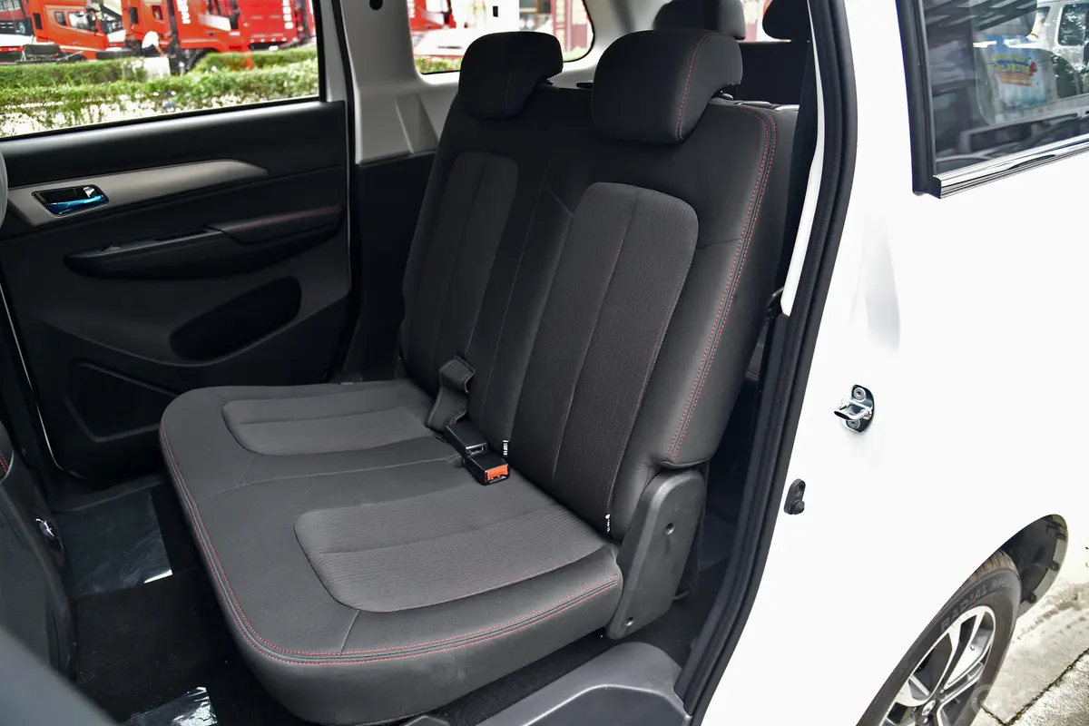 睿行S501.5L 5速手动 舒适版后排座椅