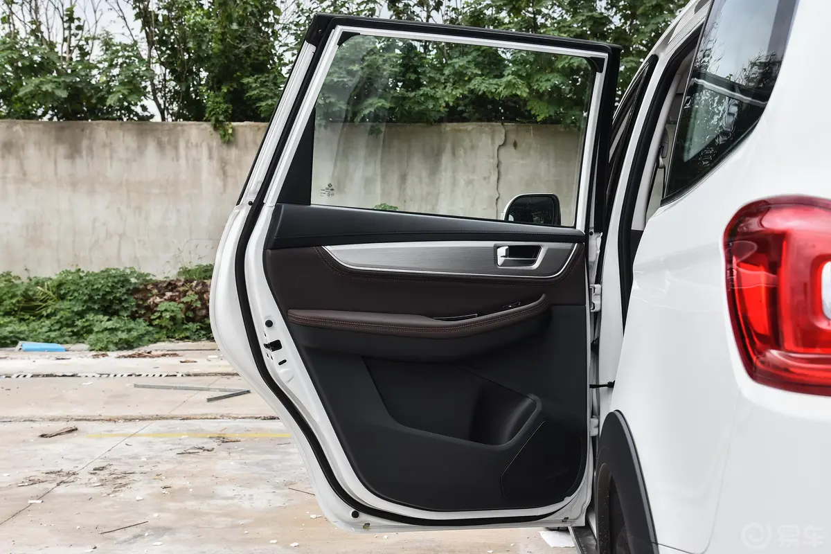 景逸X6劲享系列 1.5T 手动 尊贵版驾驶员侧后车门