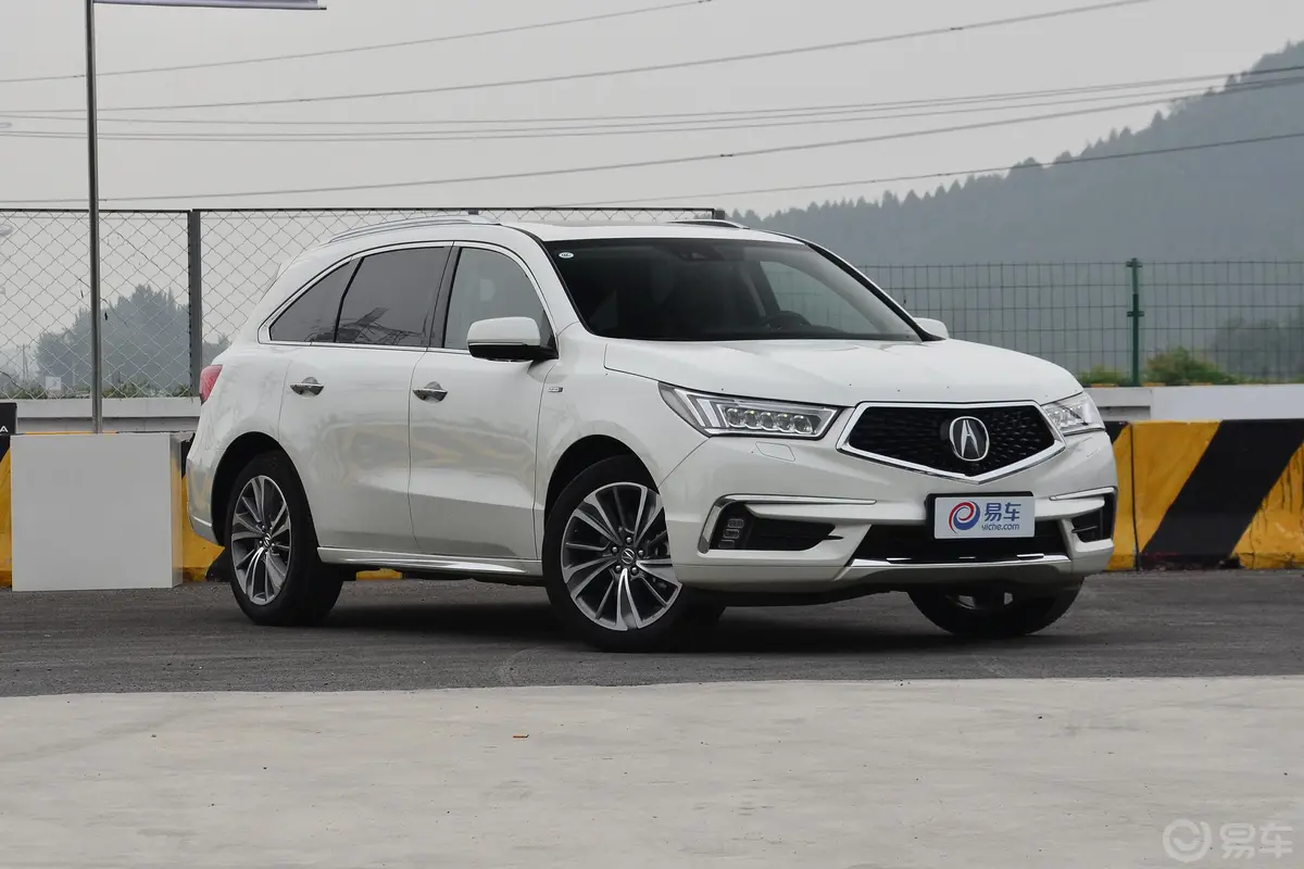 讴歌MDX3.0L 双离合 尊驭版外观